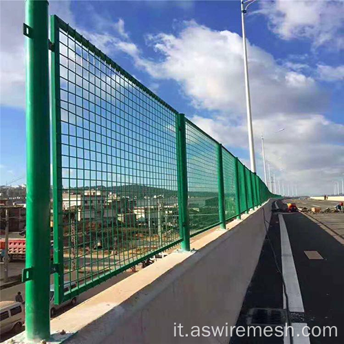 Recinzione di sicurezza autostrada al limite di recinzione in rete di filo